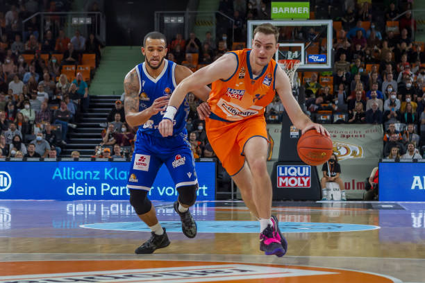 接近四成 接近四成